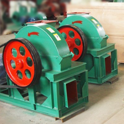 木材樹枝竹子移動破碎機(jī) 秸稈木頭碎木機(jī) 藥材刨花機(jī)