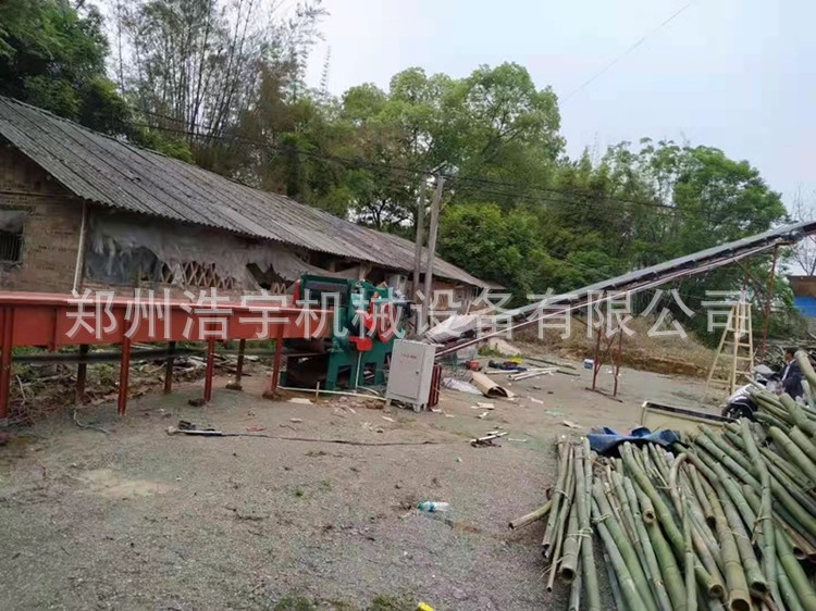 輸送機進料竹子破碎機 毛竹破碎機 鼓式竹子切片機