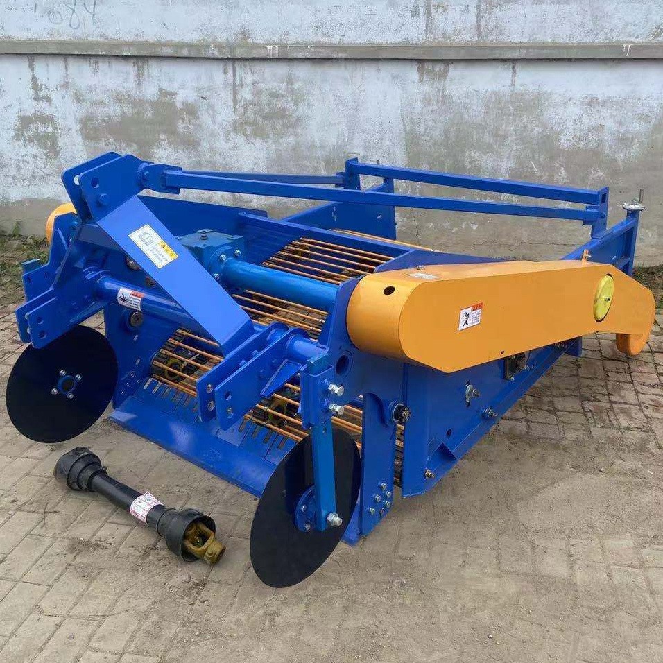 小型四輪拖拉機帶単壟土豆收獲機 防纏草土豆收獲機0.9米土豆收