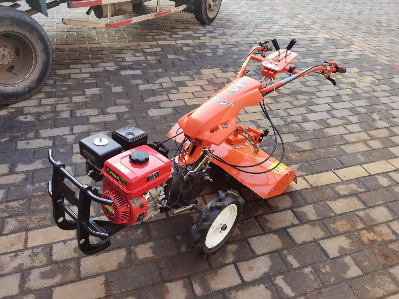 【定制】旋耕機(jī) 四驅(qū)旋耕機(jī) 多功能四驅(qū)手扶旋耕機(jī)