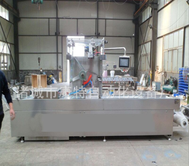 拉伸包裝機(jī) 充氮?dú)馊詣诱婵瞻b機(jī)醬榨菜包裝機(jī)