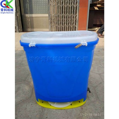 夏季農(nóng)田施肥播種機 背負式電動撒肥器 魚塘養(yǎng)魚飼料施喂機