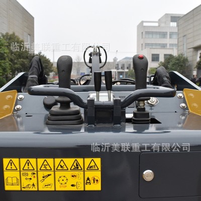 滑移裝載機(jī)履帶式工地用多功能裝載機(jī)建筑工程機(jī)械滑移裝載機(jī)鏟車