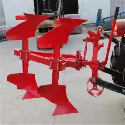 雙鏵犁 手動(dòng)翻轉(zhuǎn)犁 農(nóng)用耕地犁 拖拉機(jī)帶鏵式 鑫港農(nóng)機(jī)