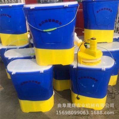 草種子拋灑器撒肥施肥機(jī) 電動(dòng)后置拋灑揚(yáng)肥機(jī) 單兵融雪拋灑器廠家