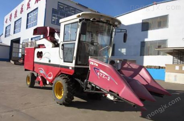 興義農(nóng)豐4YZ-2型玉米收獲機