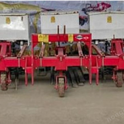 奎屯吾吾農(nóng)機3ZF-5.0中耕追肥機