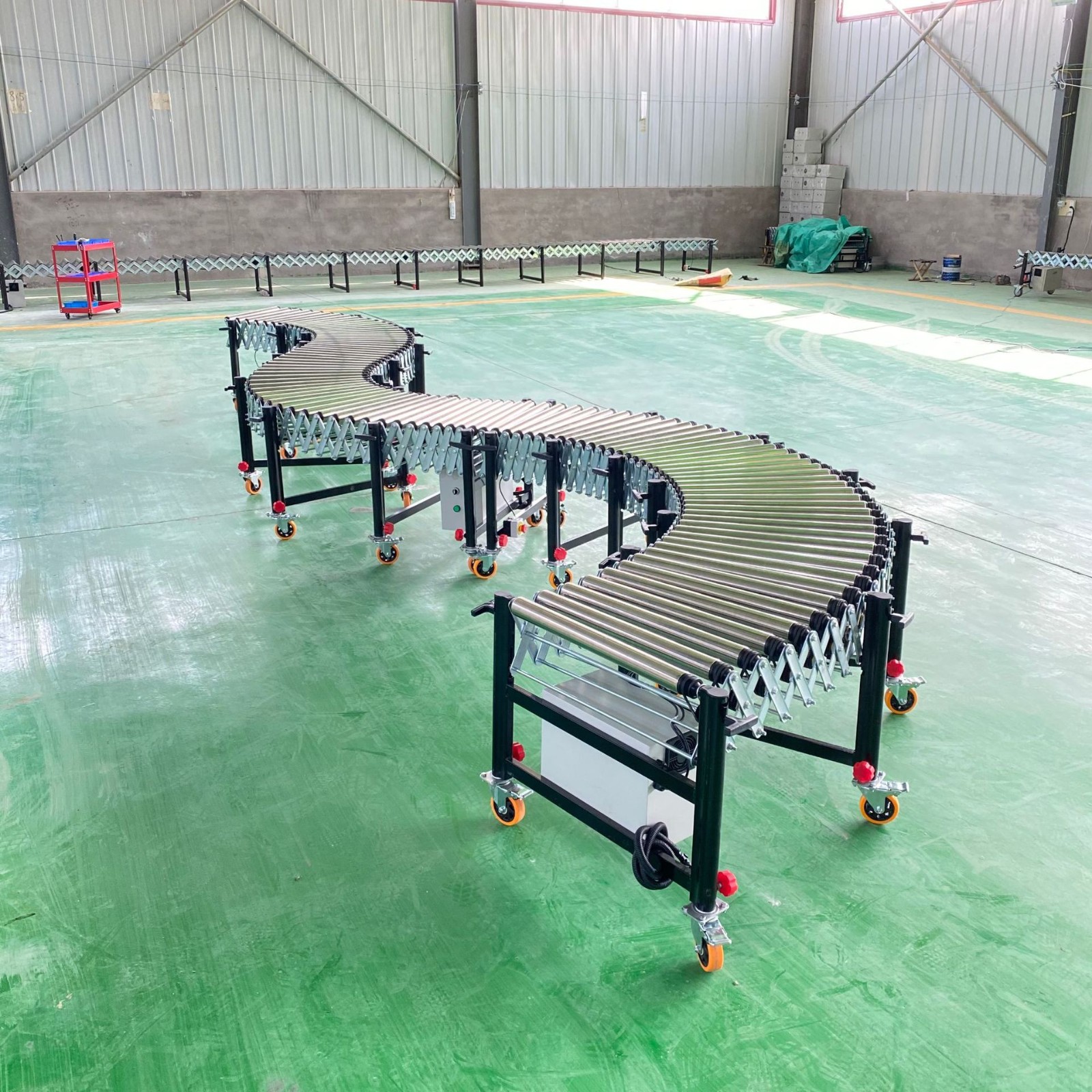 伸縮式動(dòng)力滾筒輸送機(jī)動(dòng)力伸縮輸送線電動(dòng)傳送快遞物流分揀流水線