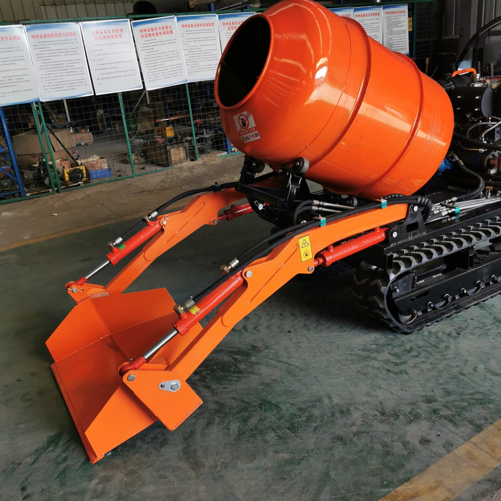 全地形履帶混凝土攪拌車柴油款自上料攪拌罐600升水泥攪拌站