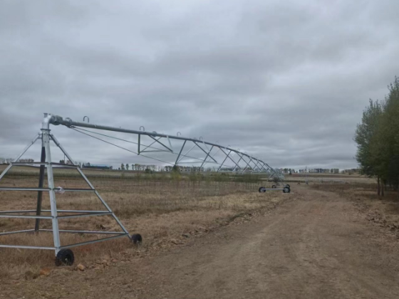 中心支軸式噴灌機