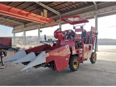 新農發4YZP-2D 型自走式玉米收獲機