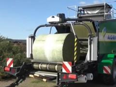 強大的農機，收割粉碎打包一氣呵成，真是厲害